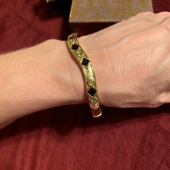 Gold black & diamond bangle bracelet. - Picture 5 of 6